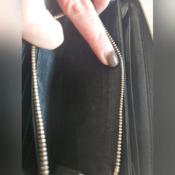 EUC GUCCI Guccissima Black Embossed Zip Wallet